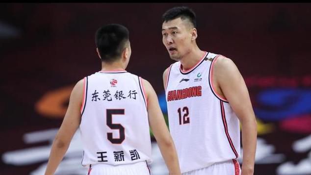 罗马诺透露，有几家俱乐部对他感兴趣，其中包括了南安普顿。